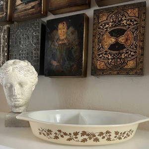 Pyrex “ Golden Acorn”” “Golden Touch”Divided Dish 1.5‎ qt